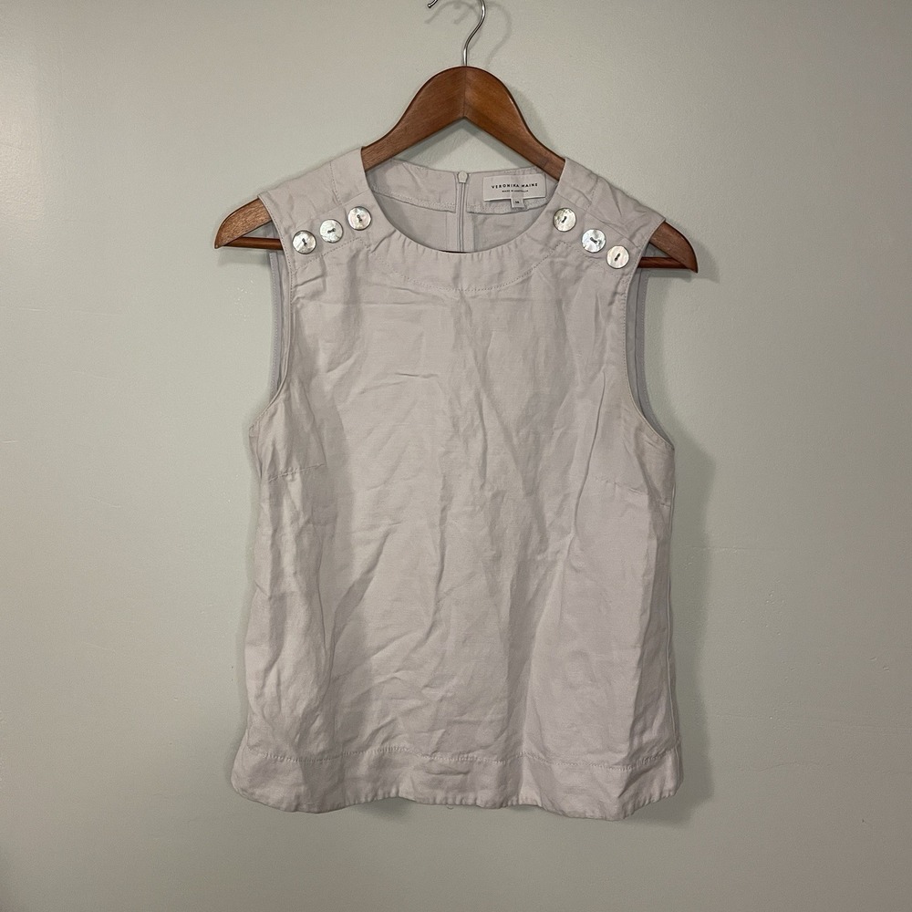 Veronika Maine Top Womens 10 Light Gray Sleeveless Blouse Mother Of Pearl Button